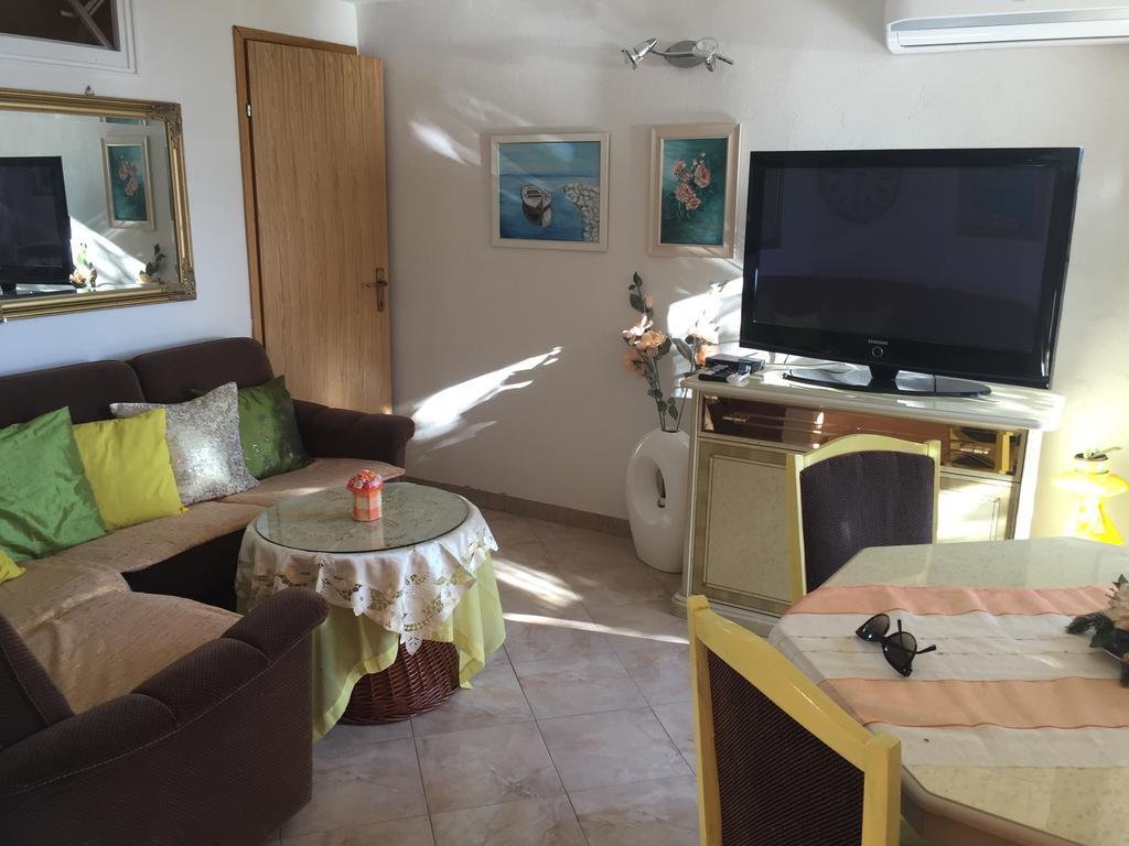 Apartment Greis Razanj Exterior photo