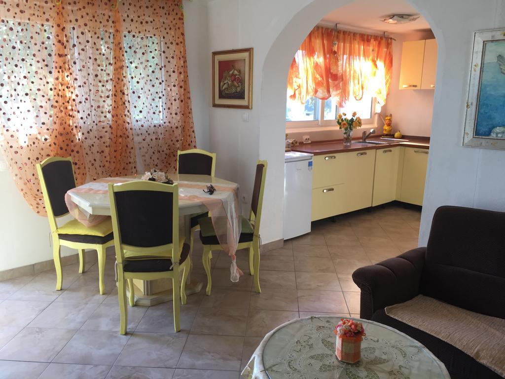 Apartment Greis Razanj Exterior photo