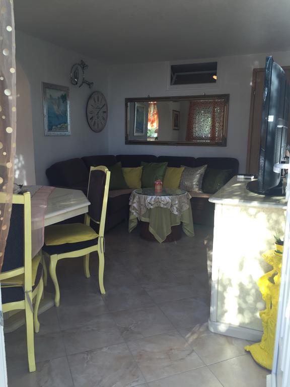 Apartment Greis Razanj Exterior photo