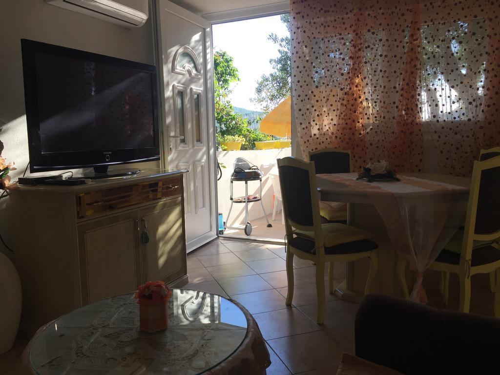 Apartment Greis Razanj Exterior photo