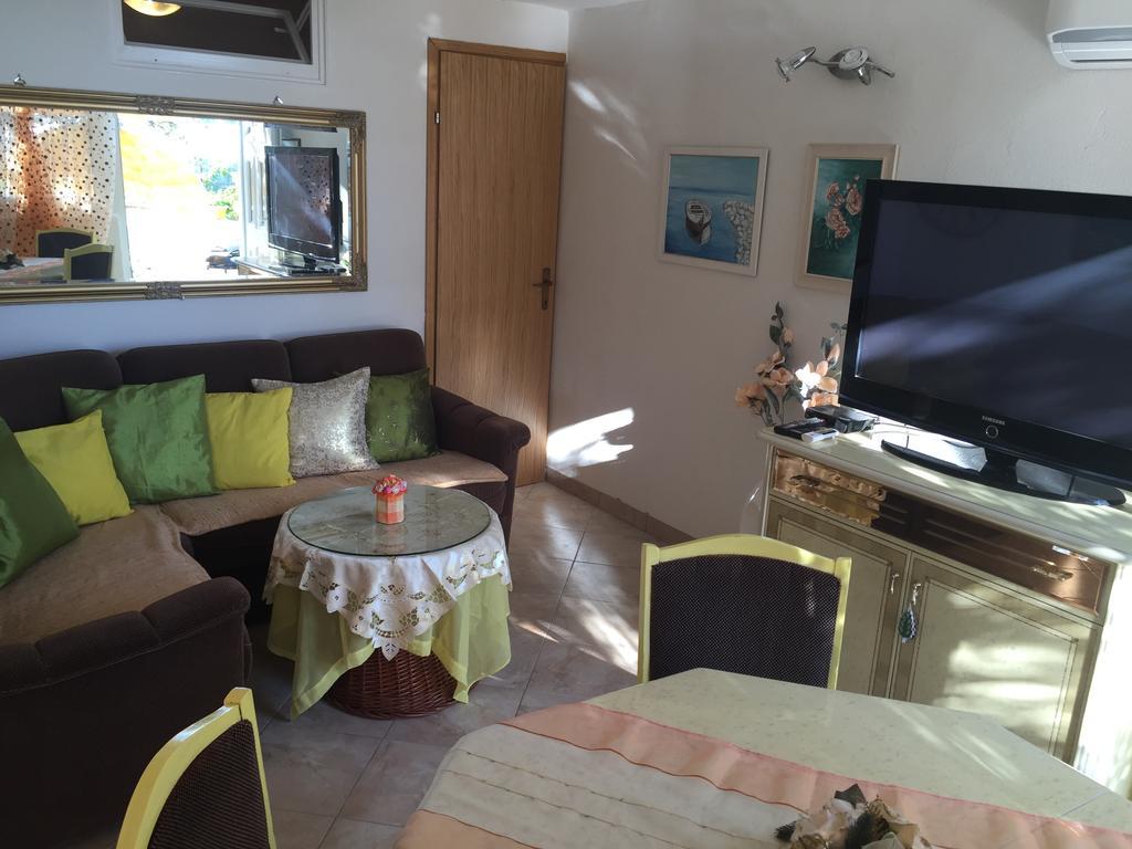 Apartment Greis Razanj Exterior photo